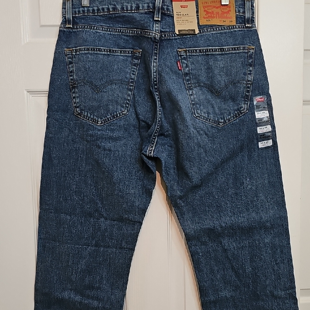 Levi's Relaxed Fit Blue Jeans BRAND NEW W TAGS.